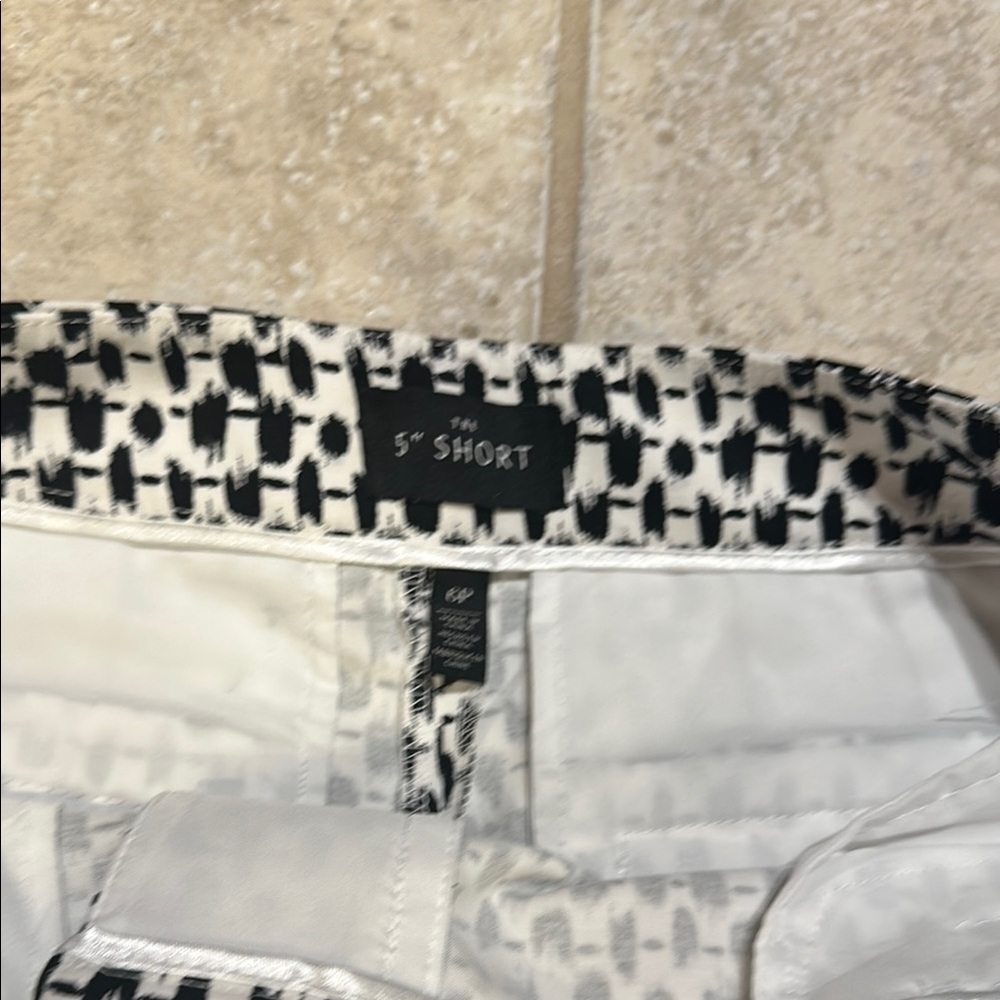 Like New!!White House Black Market Black and White Flat Front Shorts​ - Picture 2 of 10
